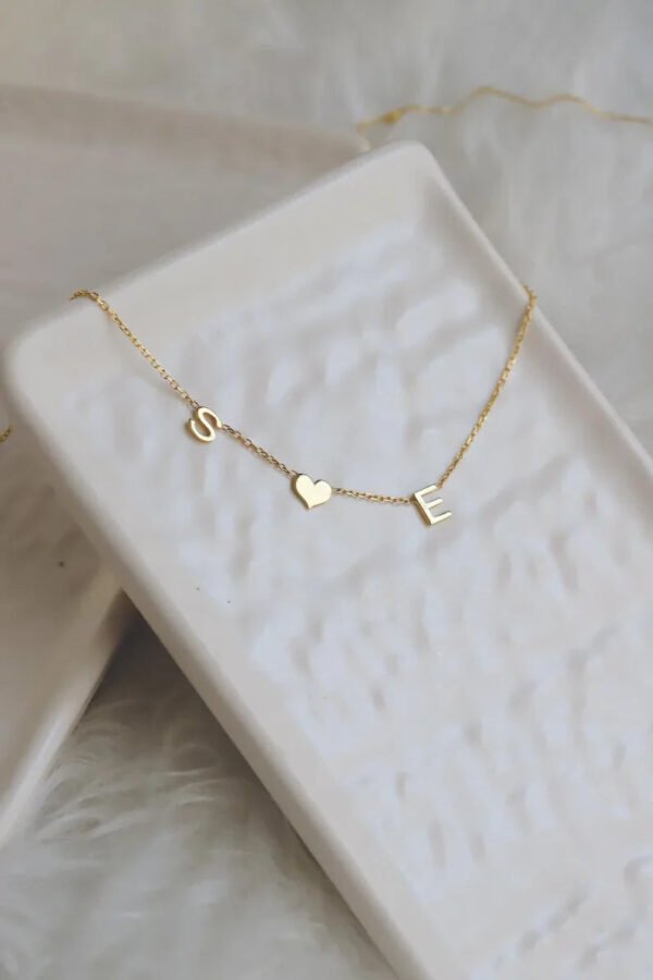 Minimalist Heart Initial Necklace - Personalized Engraved Jewelry