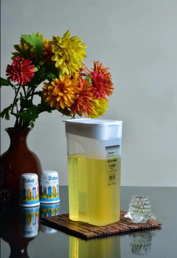 Oil jug / 1.2 Litre Oil Jug - Liquid Jug - Milk Jug - Liquid Container Random Color - Airtight Jug - for Home Use