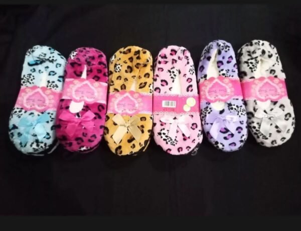 Women's Plush Indoor Slippers Soft, Cozy, Warm for Carpet - Durable Design
